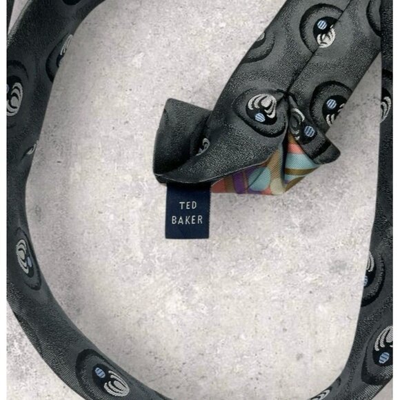 TED BAKER Silk Tie USA Gray Geometric W:3.5" EUC - Picture 4 of 6